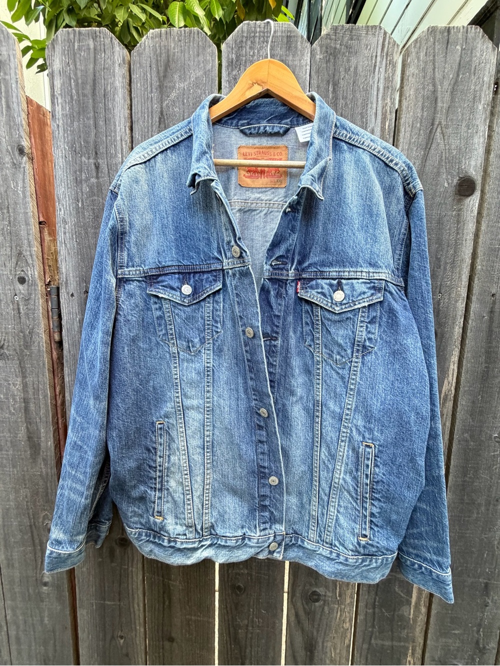 Levi’s Trucker Denim Jacket Women’s XXL Oversized Light Wash Blue Jean Jacket - Picture 2 of 14